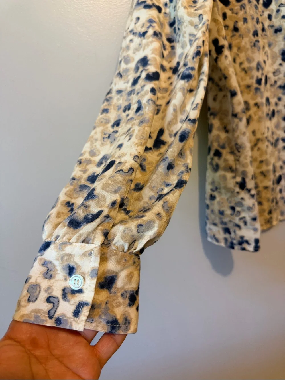 RACHEL Rachel Roy Beige and Navy Floral V-Neck Button Blouse
